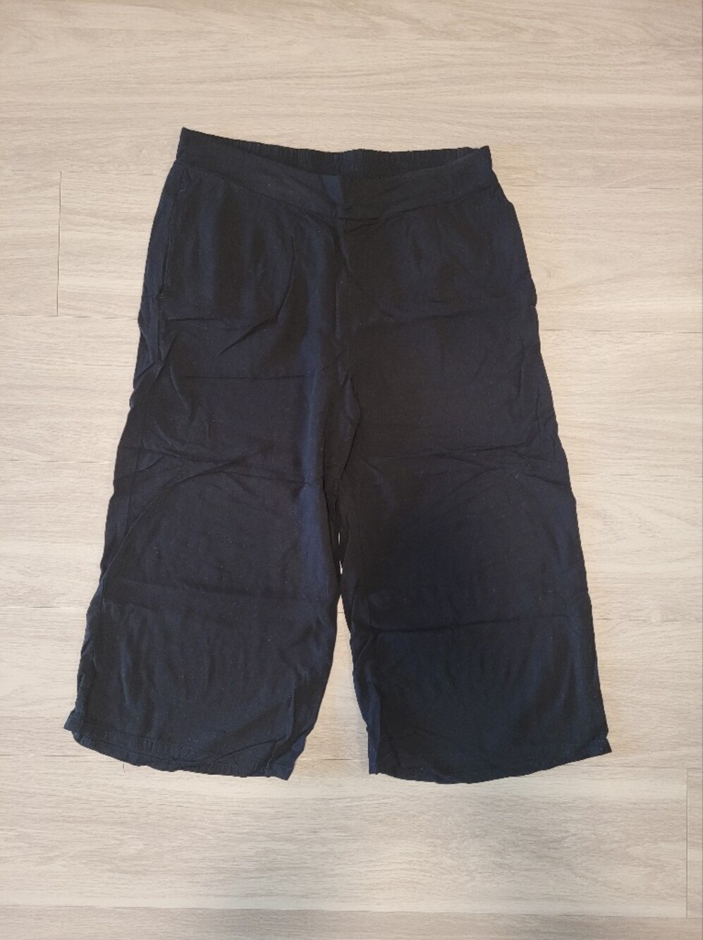 Women's Black Stretch Casual Capri Pants